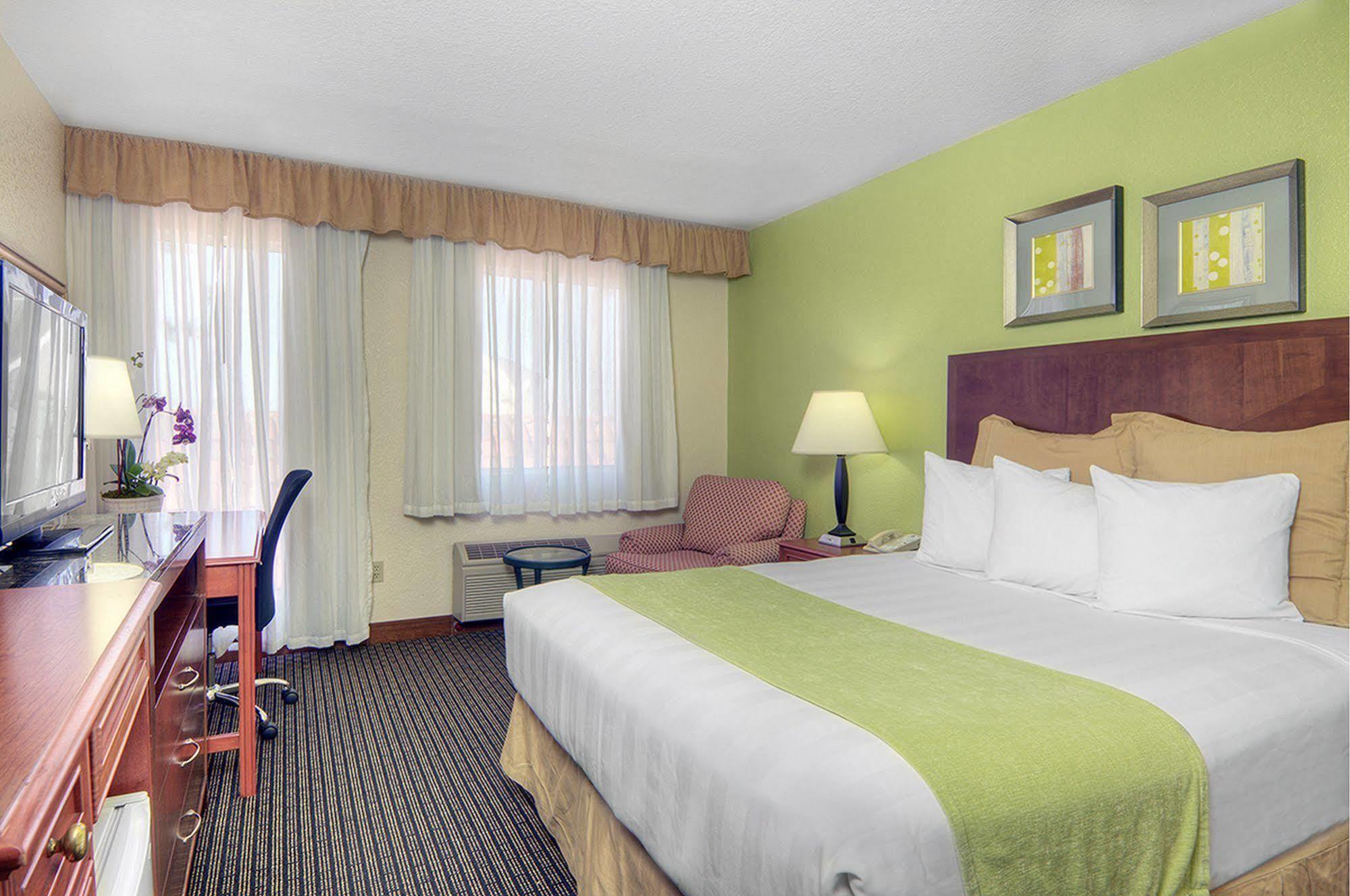 Los Prados Hotel San Mateo Luaran gambar